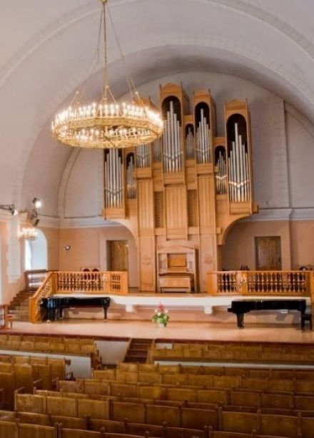 И слышатся напевы здесь родные